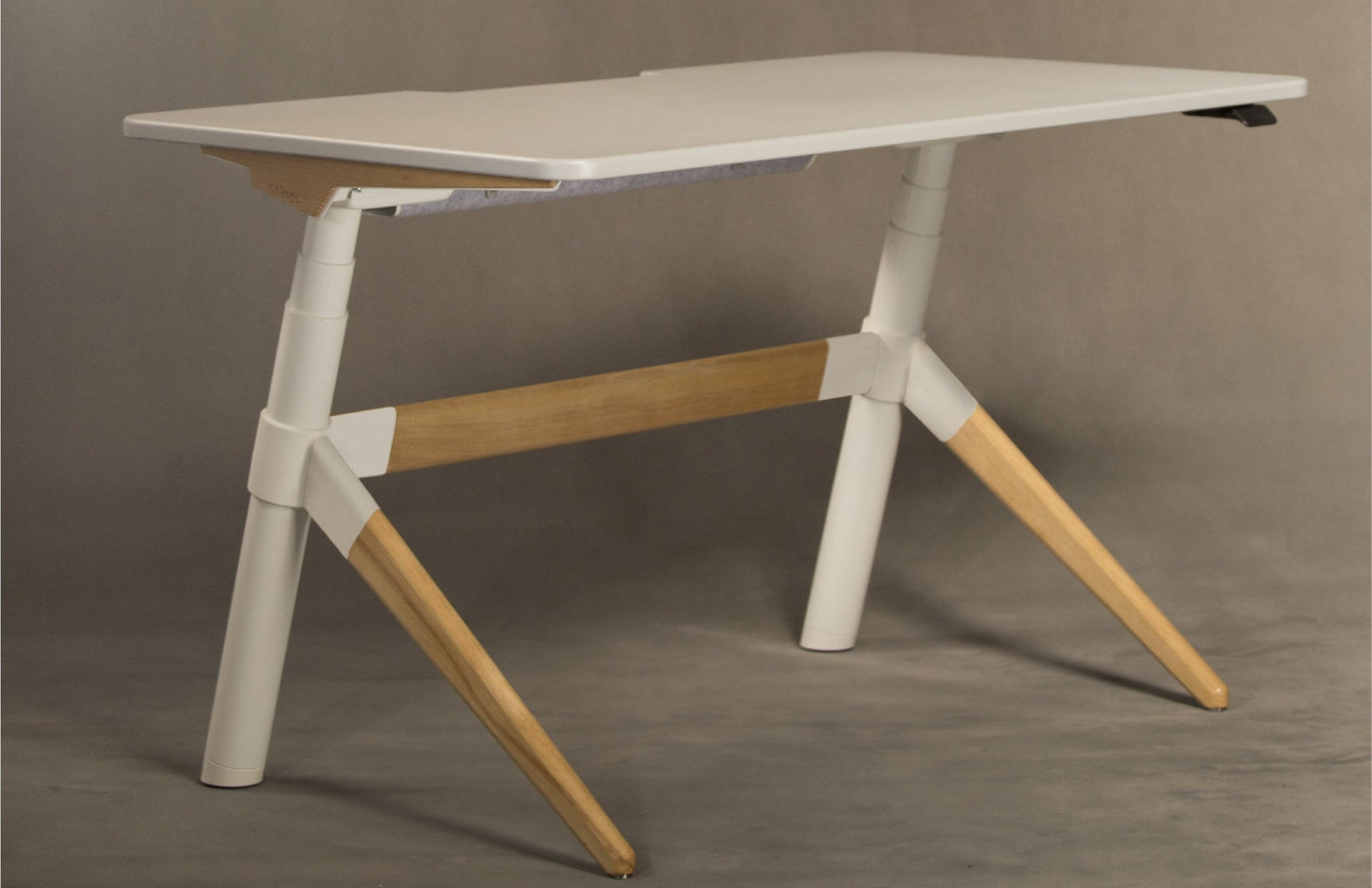 Karma Essence - Standing Desk